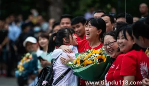 2022高考三天穿什么顏色衣服吉利2