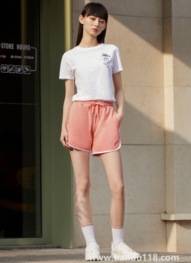 運(yùn)動短褲買正好的還是大一號的2