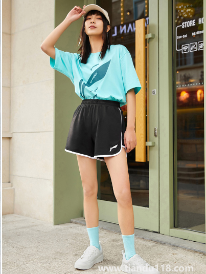 運(yùn)動短褲買正好的還是大一號的3