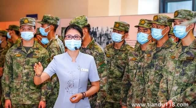 東部戰(zhàn)區(qū)首長看展 事關(guān)登島作戰(zhàn)（對未來登島作戰(zhàn)提供寶貴經(jīng)驗）(圖3)