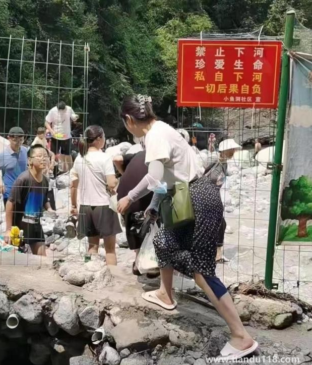 山洪前管理員曾勸游客:給你們跪下了（這些人不懂洪水猛獸的含義）(圖4)