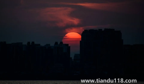 2012年天突然黑了一下是真是假(2012世界末日發(fā)生過(guò)了嗎)(圖2) 2012年天突然黑了一下是真是假2