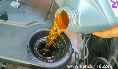 1萬公里不換機(jī)油是不是會(huì)有悶響（不換機(jī)油只換機(jī)油濾芯可以嗎）