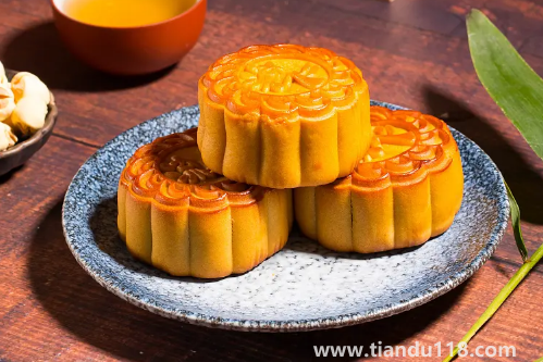 一個月餅的熱量相當(dāng)于幾塊披薩的熱量1