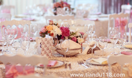 訂婚宴是男方請(qǐng)還是女方請(qǐng)(訂婚需要注意哪些事項(xiàng))(圖1) 訂婚宴是男方請(qǐng)還是女方請(qǐng)1