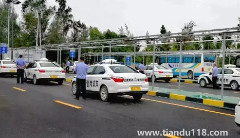 科三沒(méi)過(guò)騙教練過(guò)了會(huì)發(fā)現(xiàn)嗎（科三沒(méi)過(guò)要交補(bǔ)考費(fèi)給駕校嗎）