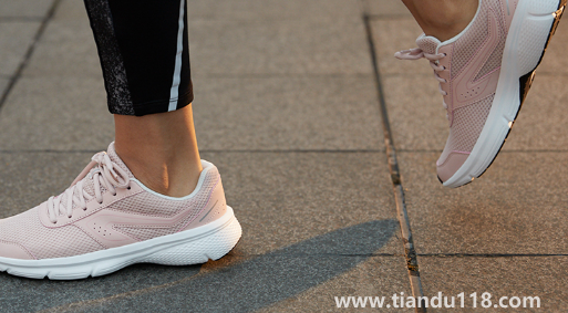 網(wǎng)面鞋破洞了怎么補救2