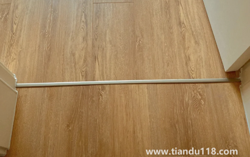 高低差收口條防水嗎(無(wú)門檻石衛(wèi)生間攻略)(圖1) 高低差收口條防水嗎1