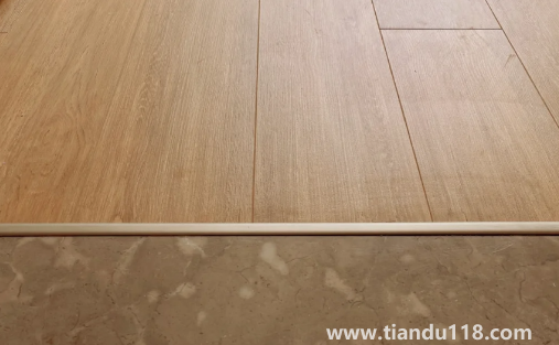 高低差收口條防水嗎(無(wú)門檻石衛(wèi)生間攻略)(圖2) 高低差收口條防水嗎2