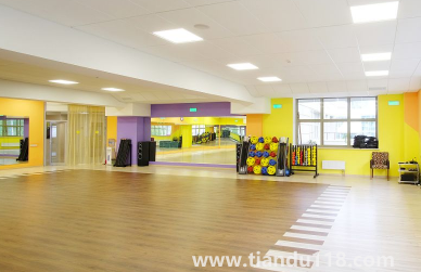 小朋友上完幼兒園回家哭鬧怎么回事(小朋友上幼兒園后回家總哭鬧如何解決)(圖3) 小朋友上完幼兒園回家哭鬧怎么回事3