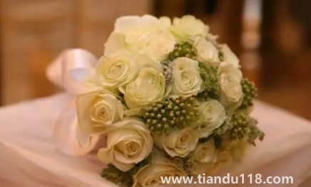 男方娶親當(dāng)天手捧花必須要準(zhǔn)備嗎1