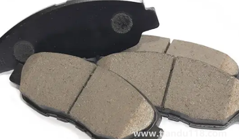 剎車(chē)片過(guò)熱澆了一次水沒(méi)事吧2