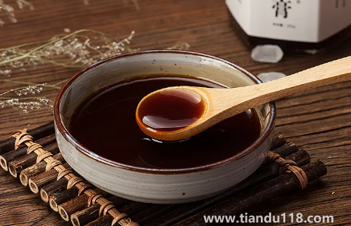 做秋梨膏放冰糖還是蜂蜜好（秋梨膏的功效和作用）