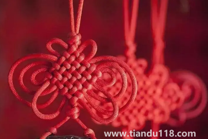 門對(duì)門掛中國結(jié)可以掛門上嗎 1