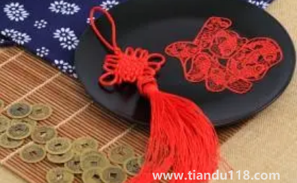 門對(duì)門掛中國結(jié)可以掛門上嗎 3