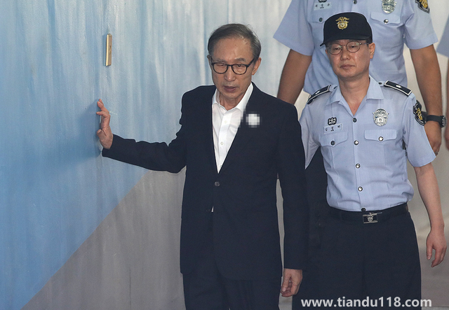 韓國前總統(tǒng)李明博出獄待遇慘淡（沒養(yǎng)老金，不配司機，無秘書）