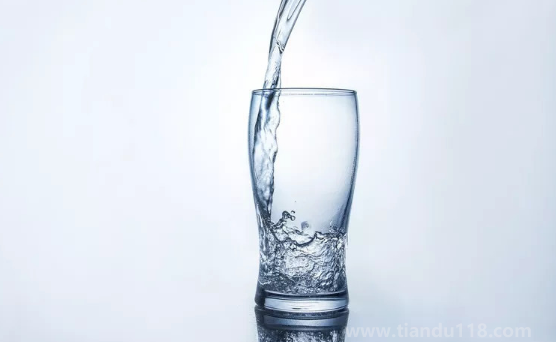 淡鹽水對(duì)喉嚨痛有幫助嗎（喉嚨痛怎么辦最快最有效緩解）