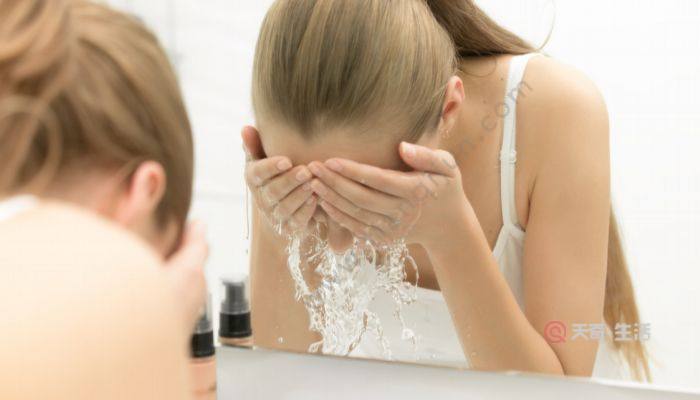 洗臉撲有什么用 洗臉撲該如何使用(圖3) 洗臉撲有什么用